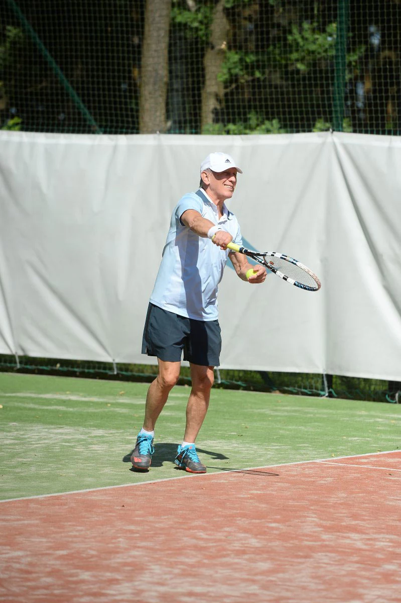 Jan Englert podczas meczu finałowego Gentelmen's Tennis Cup 2018 Jan Englert podczas meczu finałowego Gentelmen's Tennis Cup 2018