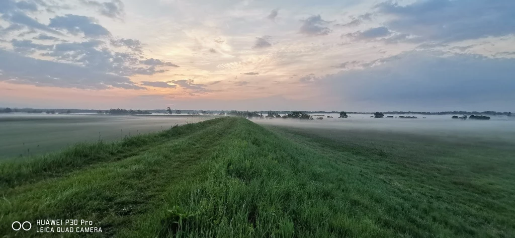 Dzięki zastosowaniu obiektywu szerokokątnego możemy uchwycić na zdjęciu znacznie więcej Dzięki zastosowaniu obiektywu szerokokątnego możemy uchwycić na zdjęciu znacznie więcej
