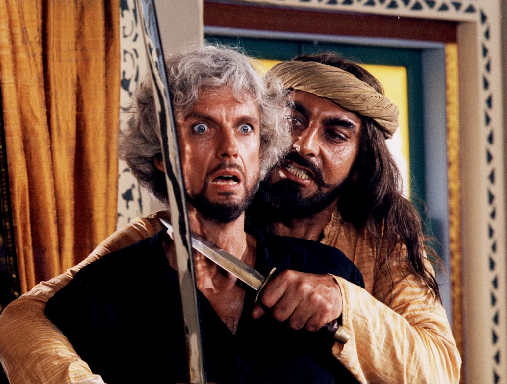 Kabir Bedi, jako filmowy Sandokan (po prawej) i Mathieu Carriere, jako Raska