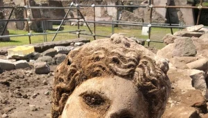 Głowa to według archeologów element statuy młodego boga Dionizosa