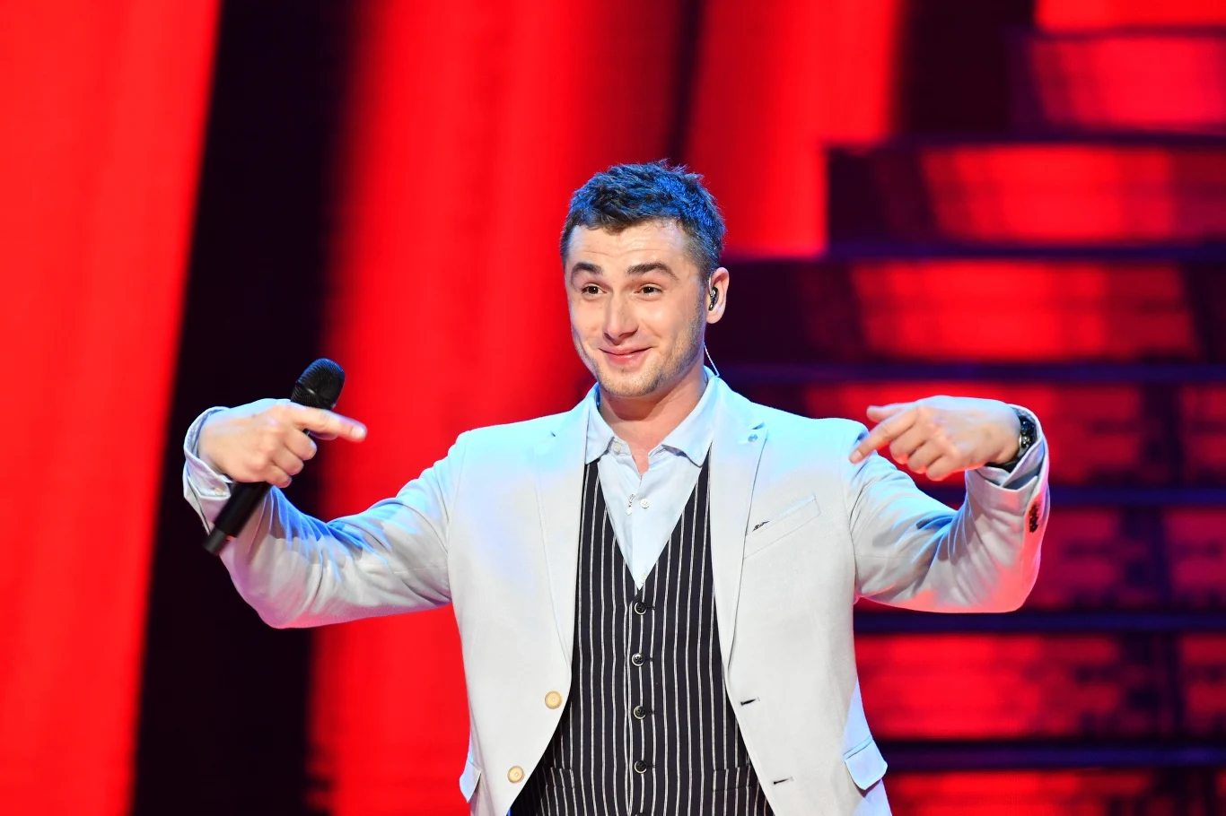 Podczas pierwszego dnia Polsat SuperHit Festiwal jubileusz 10 lat na scenie świętował Kamil Bednarek. Zobacz zdjęcia z koncertu! Podczas pierwszego dnia Polsat SuperHit Festiwal jubileusz 10 lat na scenie świętował Kamil Bednarek. Zobacz zdjęcia z koncertu!