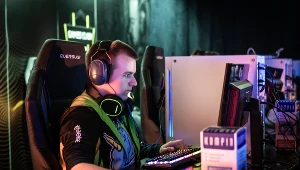 Szymon "Crityourface" Pluta.