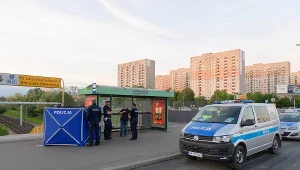 Przy przystanku na Alejach Solidarności w Poznaniu mężczyzna został ugodzony nożem; zmarł w trakcie przewożenia karetką pogotowia do szpitala