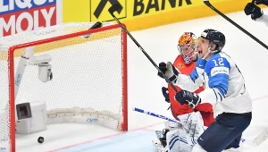 Marko Anttila cieszy się ze zdobycia gola w finale MŚ