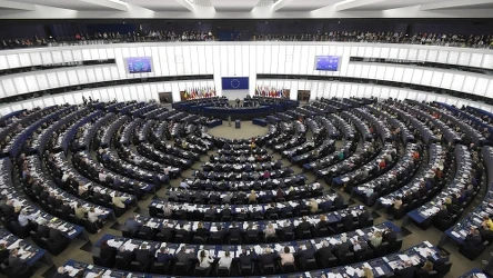 Politico wybrało 17 najbardziej wpływowych europosłów. Jeden Polak został wyróżniony jako kluczowy łącznik z USA.