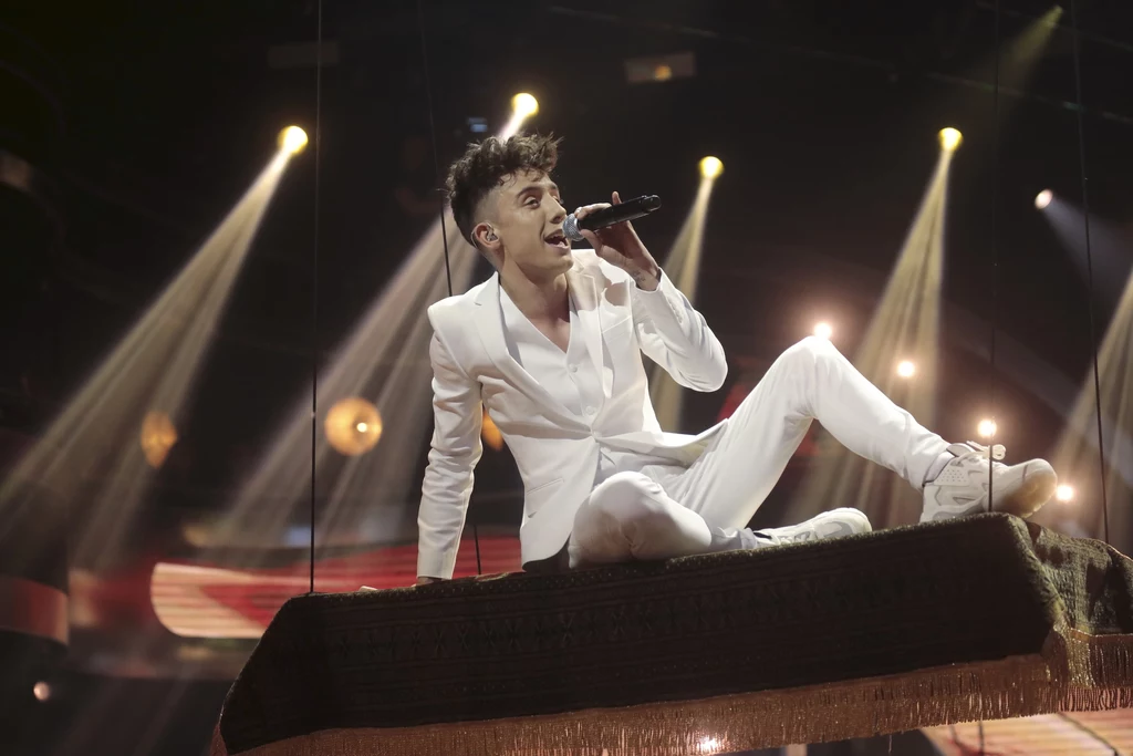 Dawid Kwiatkowski jest nie tylko piosenkarzem, ale również trenerem w "The Voice Kids" Dawid Kwiatkowski jest nie tylko piosenkarzem, ale również trenerem w "The Voice Kids"