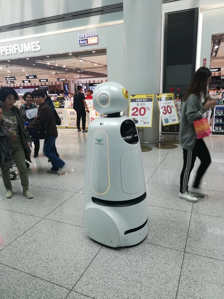 Na lotnisku Seul-Inczon czeka już na ciebie robot z rodziny LG CLOi