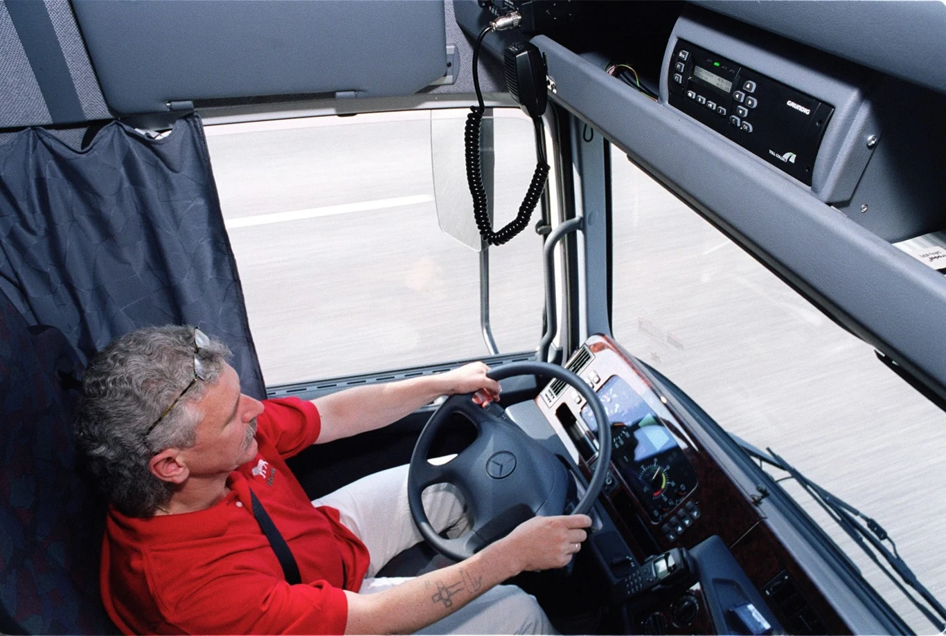 "[Pan Zbyszek] Jeżdżąc po Europie, wyciągał na ówczesne pieniądze z 6 koła netto, znał każdy kraj i parking na kontynencie oraz wszędzie miał kolegów" (zdjęcie ilustracyjne)