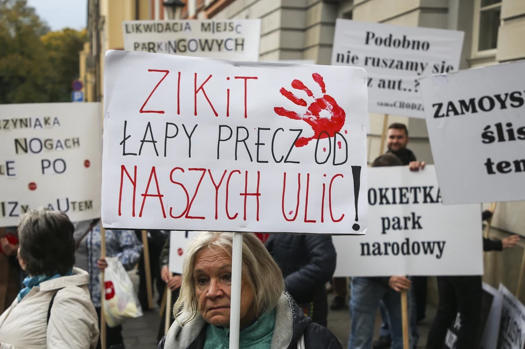 Mieszkańcy Krakowa od lat protestują przeciwko polityce transportowej miast. Bez efektów