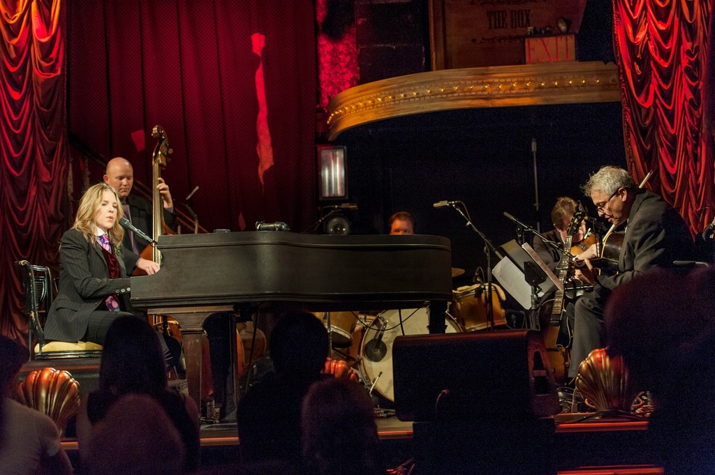 Marc Ribot (z prawej) ponownie pojawi się na jednej scenie z Dianą Krall (z lewej)