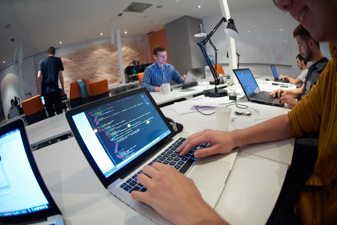 Praca w IT. Najlepsi specjaliści zarabiają nawet 32 tys. zł miesięcznie Praca w IT. Najlepsi specjaliści zarabiają nawet 32 tys. zł miesięcznie