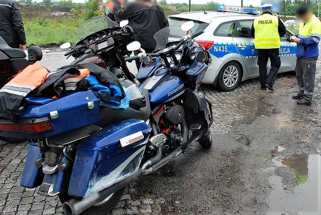 Motocyklista wywrócił się podczas wyprzedzania