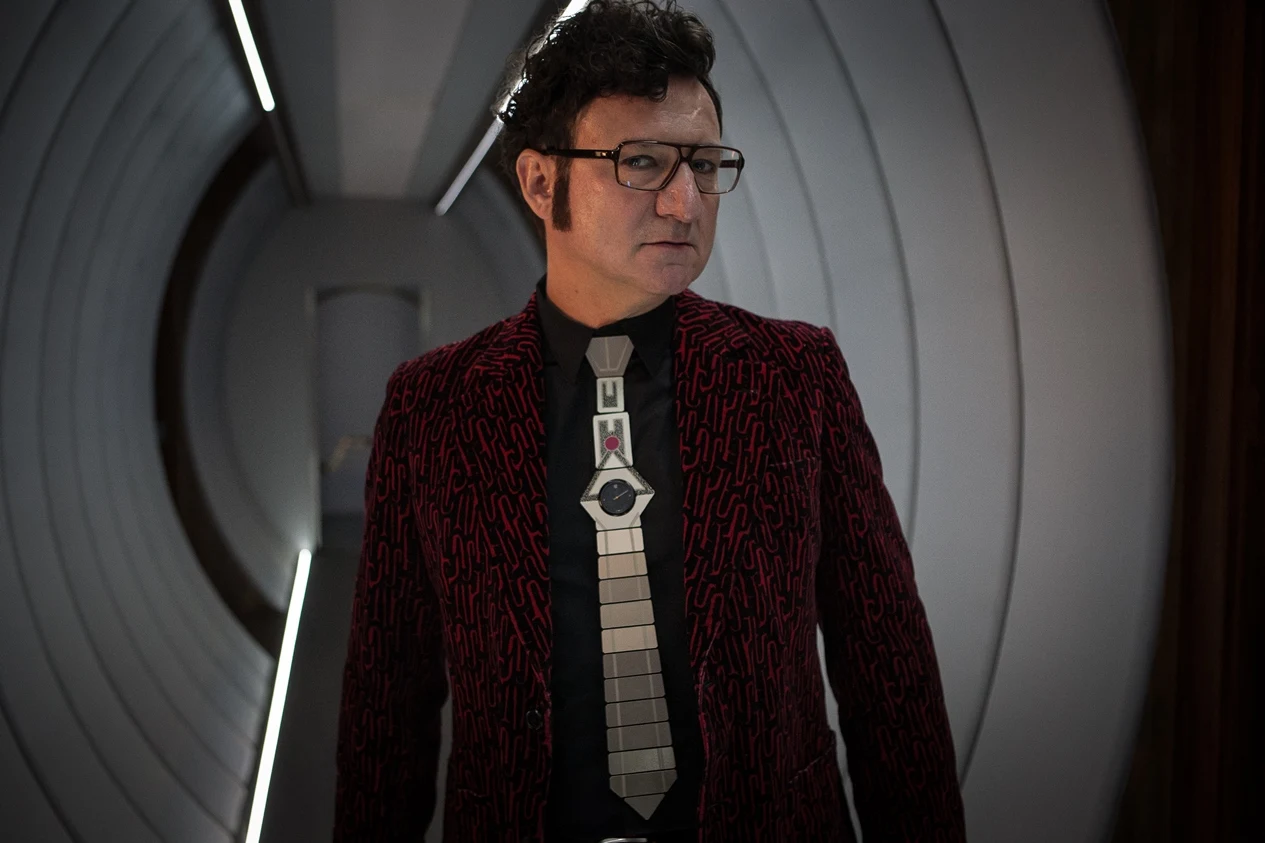 Robert Więckiewicz w scenie z filmu "Ja teraz kłamię"