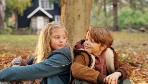 Julia Odzimek i Leo Stubbs w scenie z "Dnia czekolady"