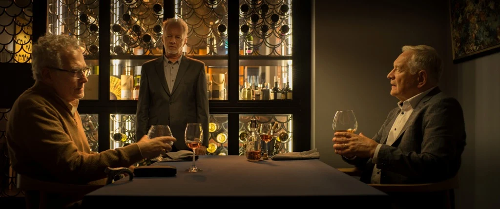 Nowy film Jacka Bromskiego "Solid Gold" to polityczny thriller, który odsłania kulisy pracy policji i służb specjalnych. To kino akcji, w którym naprzeciwko siebie stanęli giganci polskiego aktorstwa - Janusz Gajos i Andrzej Seweryn. 