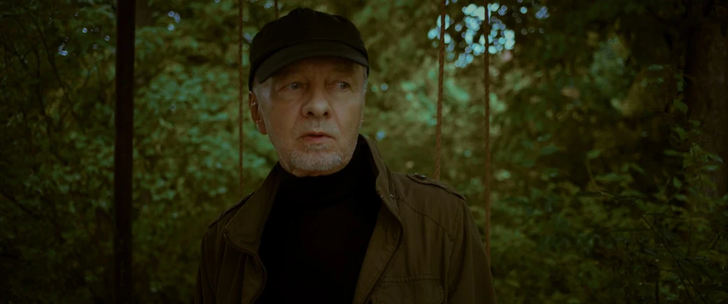 "Policja, mafia, biznes i polityka - jak mówi jeden z bohaterów filmu: 'Politycy po władzę idą nie po to, żeby bronić niewinnych, ale po to, żeby chronić winnych' - podsumowuje Bromski.