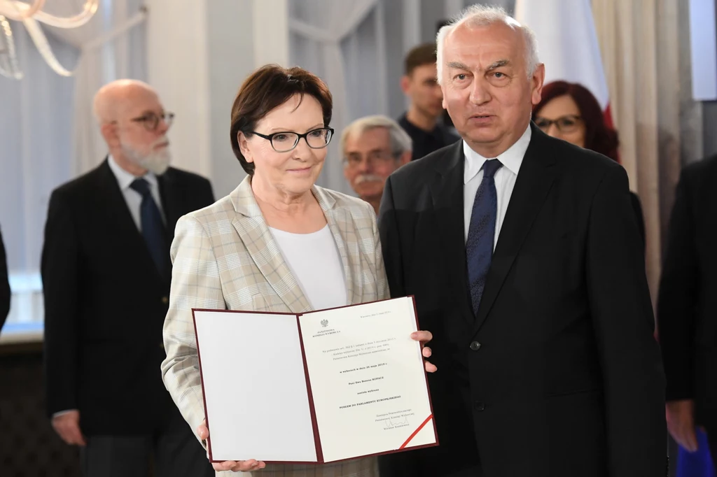 Ewa Kopacz (Koalicja Europejska) odbiera zaświadczenie Ewa Kopacz (Koalicja Europejska) odbiera zaświadczenie