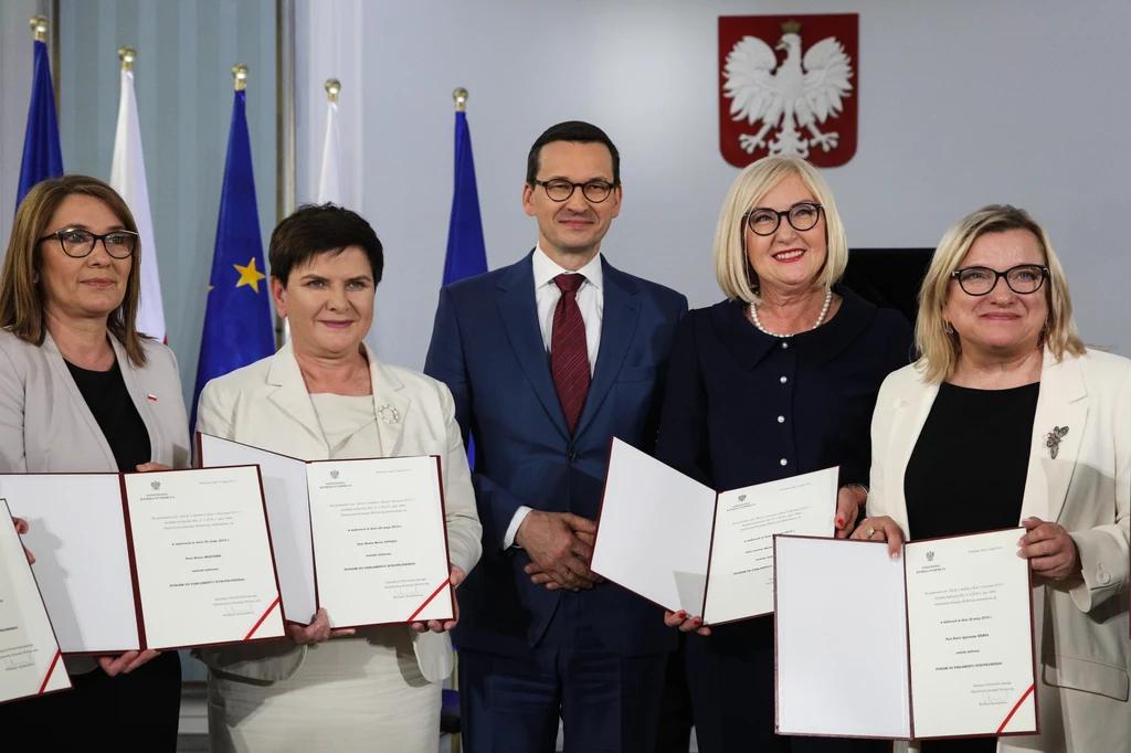 Premier Mateusz Morawiecki i europosłanki PiS Premier Mateusz Morawiecki i europosłanki PiS