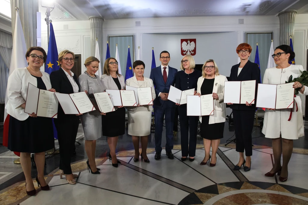 Premier Mateusz Morawiecki i europosłanki PiS Premier Mateusz Morawiecki i europosłanki PiS