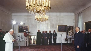 Jan Paweł II podczas spotkania z Edwardem Gierkiem