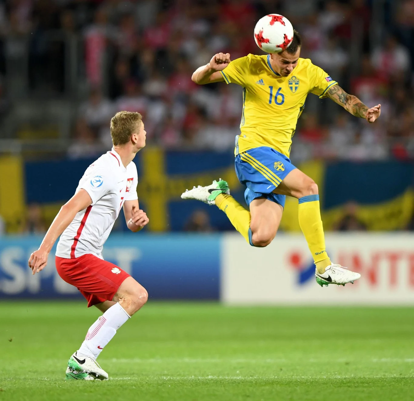Paweł Dawidowicz (z lewej) rozegrał w kadrze osiem meczów ciągu... ośmiu lat.