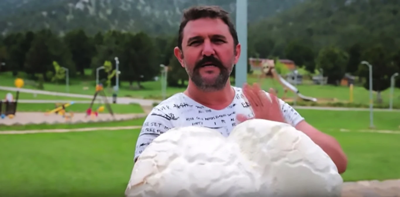 Co stanie się z ogromnym tombakiem? Odpowiedź jest prosta: zostanie zjedzony!