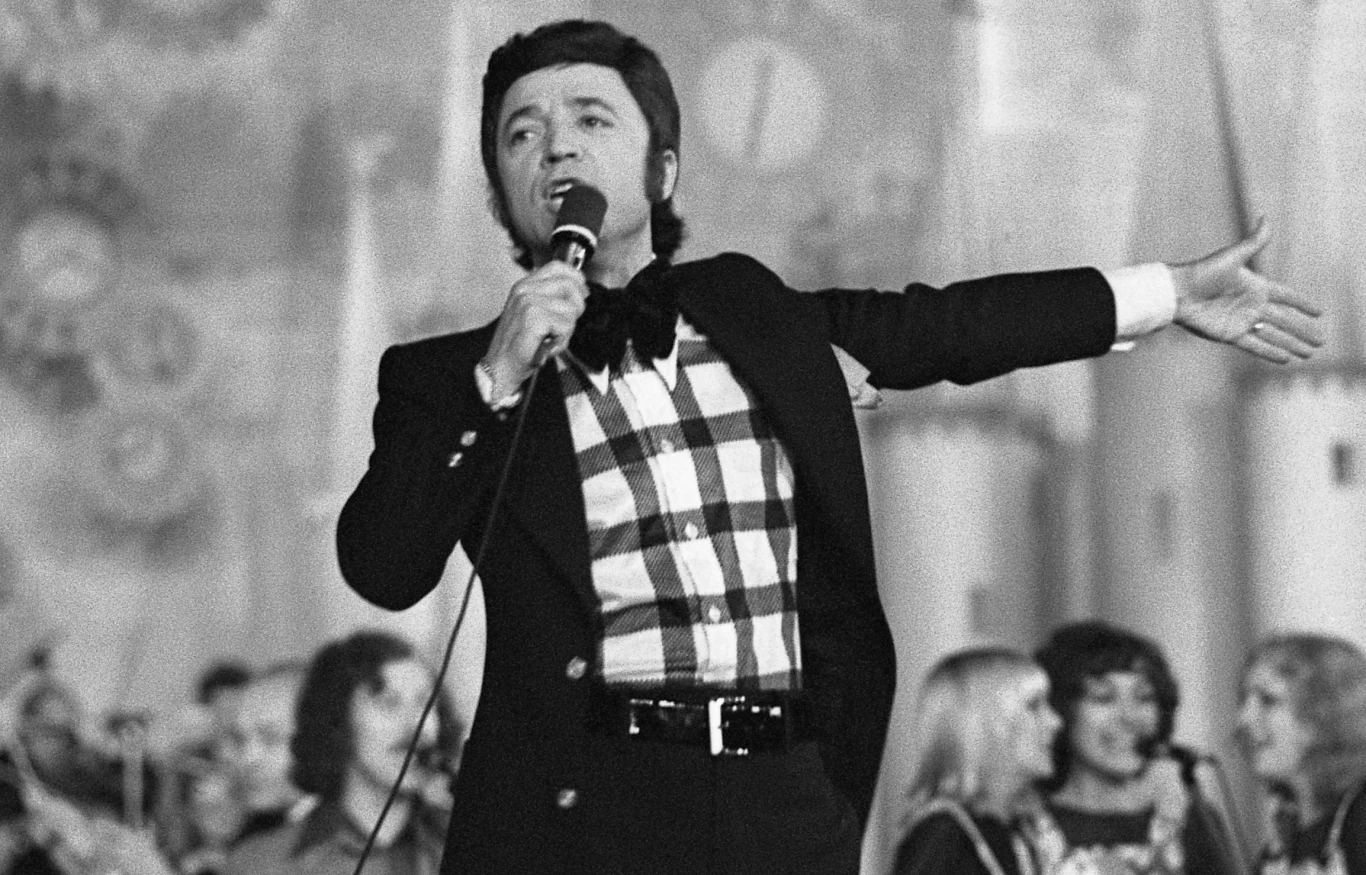 Jerzy Połomski na festiwalu w Opolu, 1974 r. Jerzy Połomski na festiwalu w Opolu, 1974 r.