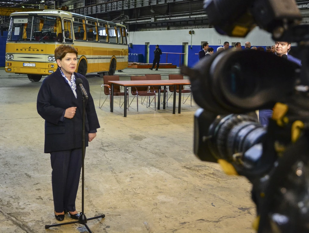 Miał być narodowy producent autobusów. Nie jest, a Beata Szydło właśnie opuszcza Polskę