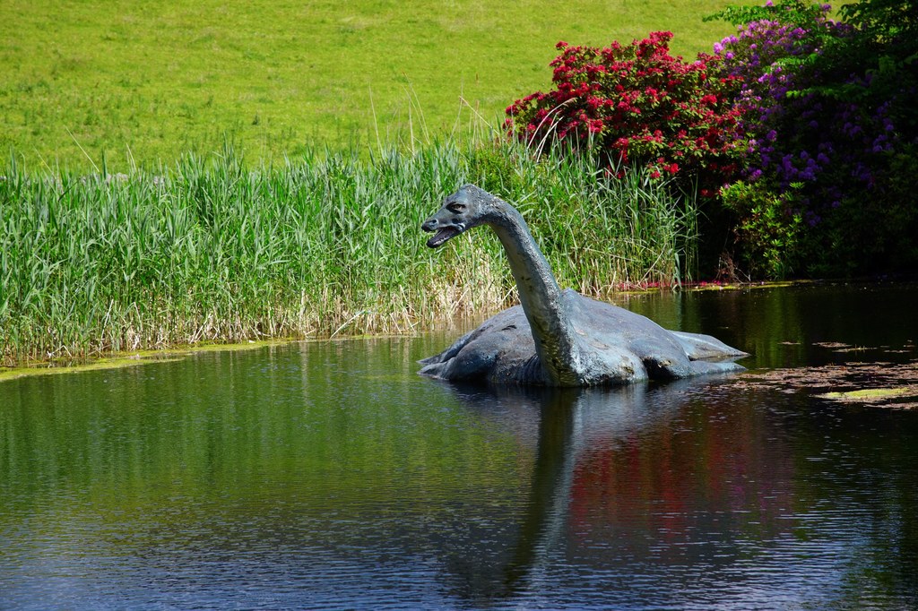 Czy potwór z Loch Ness istnieje? Nie ma na to dowodów - na zdjęciu widać makietę legendarnego stworzenia