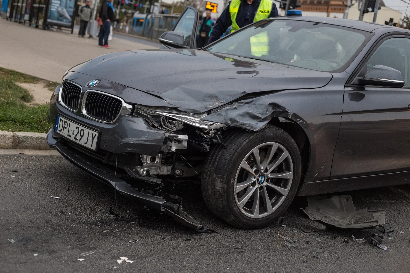 Jedno z rozbitych policyjnych BMW Jedno z rozbitych policyjnych BMW