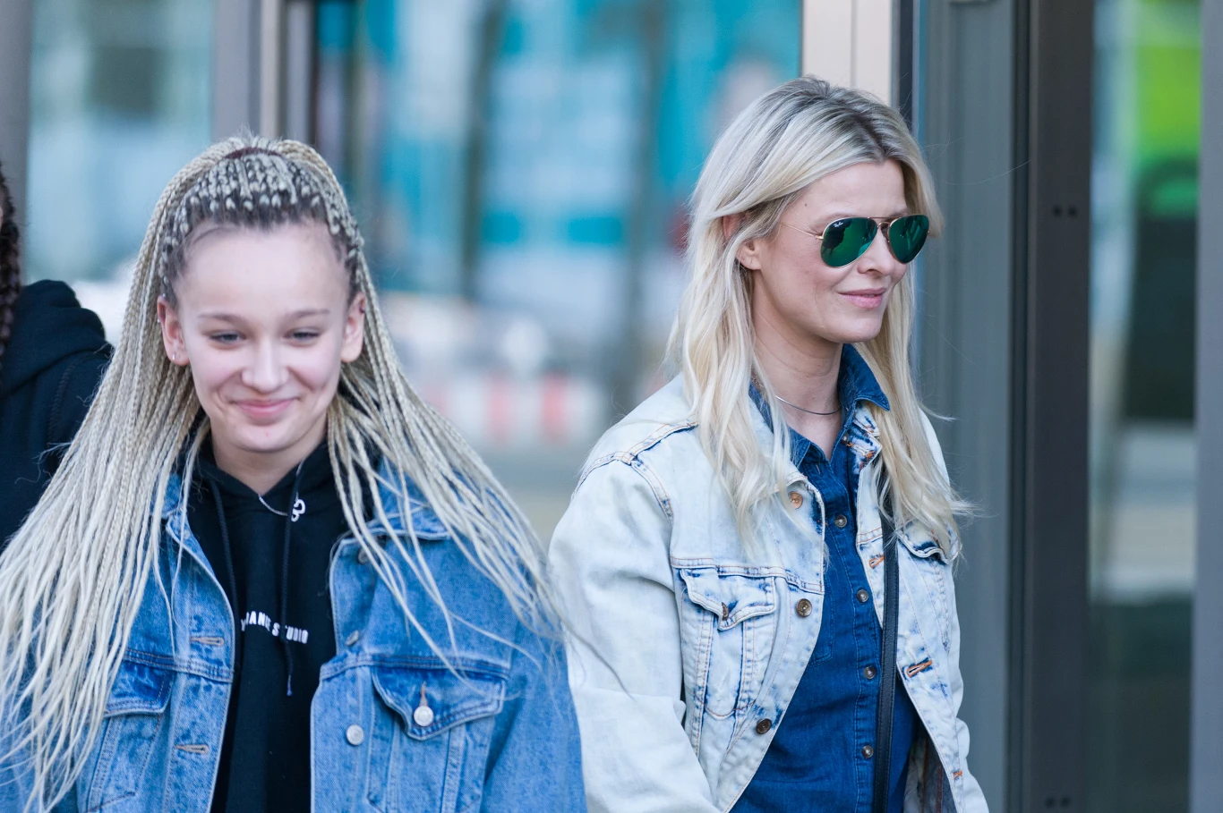 Mimo życia w blasku fleszy od narodzin, dzieci Wiśniewskiego nie chce pójść w ślady ojca. Bardziej od muzyki interesuje ją sport i dziennikarstwo. Obecnie Fabienne związana jest też ze studiem tańca Mandaryny. 