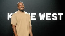 W 2013 roku roku Kazachstan odwiedził Kanye West, który umilił czas ówczesnemu kontrowersyjnemu prezydentowi Nursułtanowi Nazarbajewowi. 

Przywódcy zarzucano łamanie praw obywateli oraz bezpardonową walki z opozycją. 

W 2019 roku - po 28 latach rządów - Nazarbajew dobrowolnie zrzekł się stanowiska. 

Nowa głowa państwa Kasym-Żomart Tokajew tylko umocniła kult Nazarbajewa, przemianowując nazwę stolicy Kazachstanu z Astany na Nurstułtan.