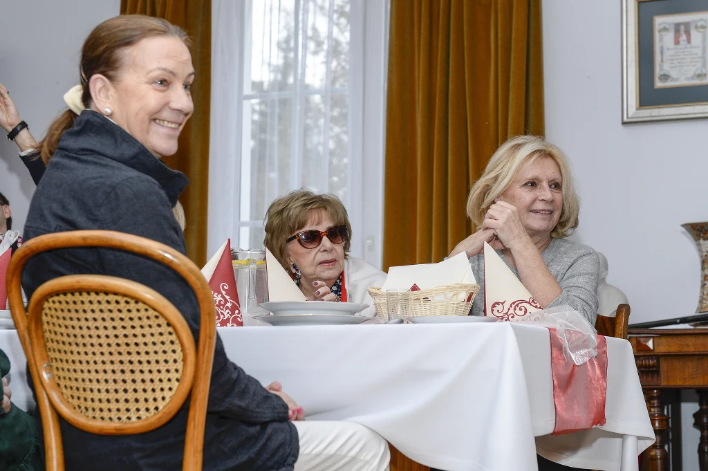 Barbara Burska i Ewa Wiśniewska, na zdj. również Zofia Czerwińska