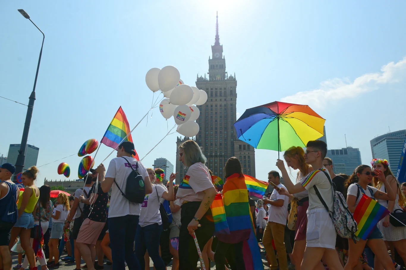 Parada Równości to coroczna manifestacja środowisk LGBT (lesbijek, gejów, biseksualistów i osób transseksualnych) oraz osób sprzeciwiających się homofobii i dyskryminacji