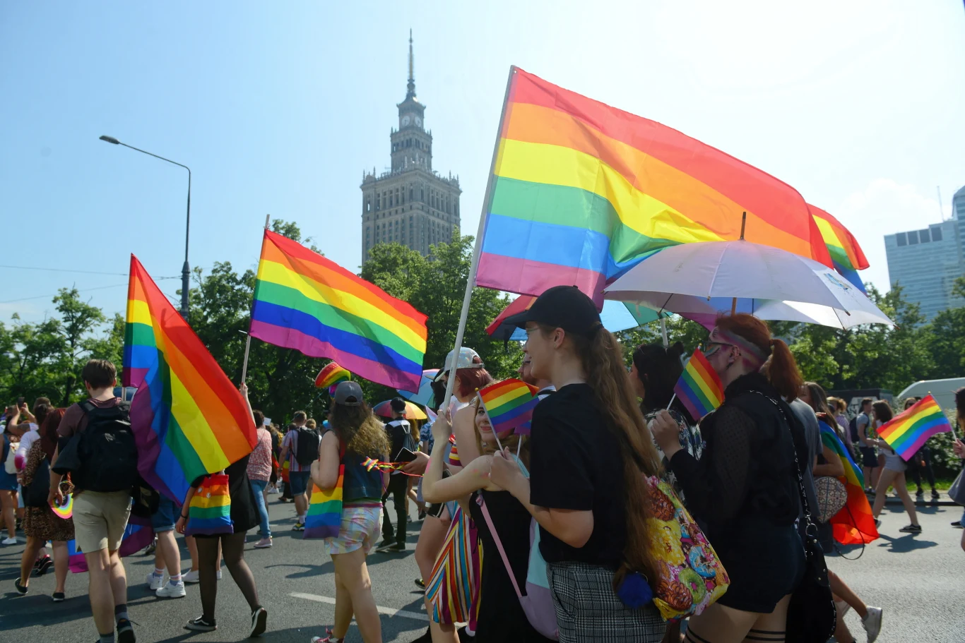 Parada Równości to coroczna manifestacja środowisk LGBT (lesbijek, gejów, biseksualistów i osób transseksualnych) oraz osób sprzeciwiających się homofobii i dyskryminacji