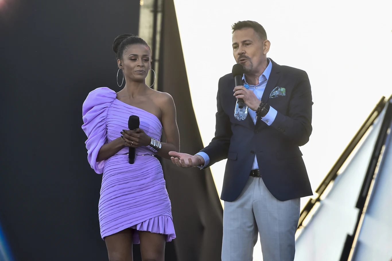 Zobacz zdjęcia z Earth Festival Uniejów 2019 Duet prowadzących: Aleksandra Szwed i Krzysztof Ibisz