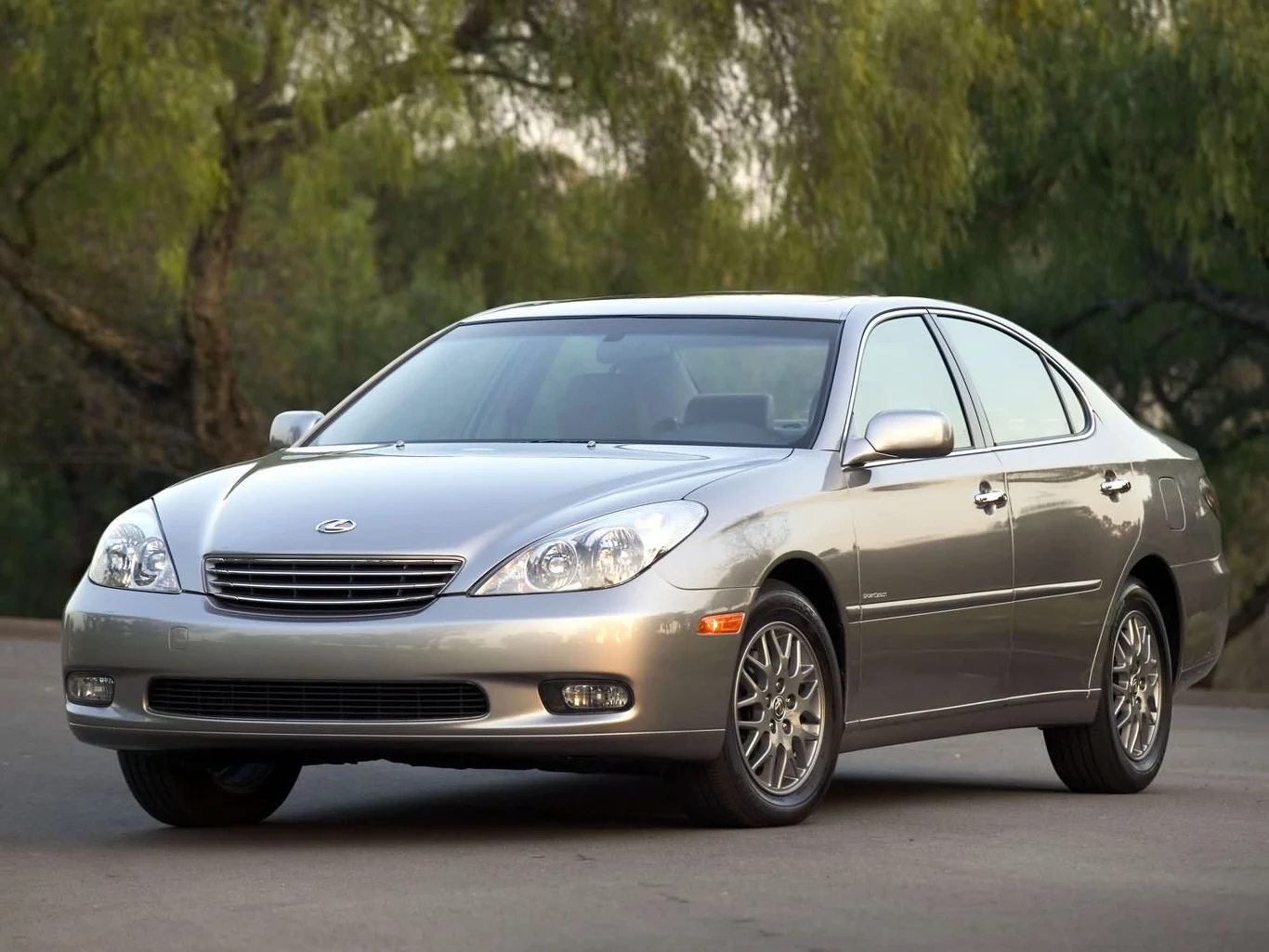 Lexus ES - Toyota Camry Prominent/Windom Pozostajemy w świecie sedanów Lexusa. I powracamy do początków japońskiej marki, bowiem ES to drugi po limuzynie LS model w historii Lexusa. Premiera tego mniejszego sedana również odbyła się w 1989 roku. Lexus ES - Toyota Camry Prominent/Windom Pozostajemy w świecie sedanów Lexusa. I powracamy do początków japońskiej marki, bowiem ES to drugi po limuzynie LS model w historii Lexusa. Premiera tego mniejszego sedana również odbyła się w 1989 roku.