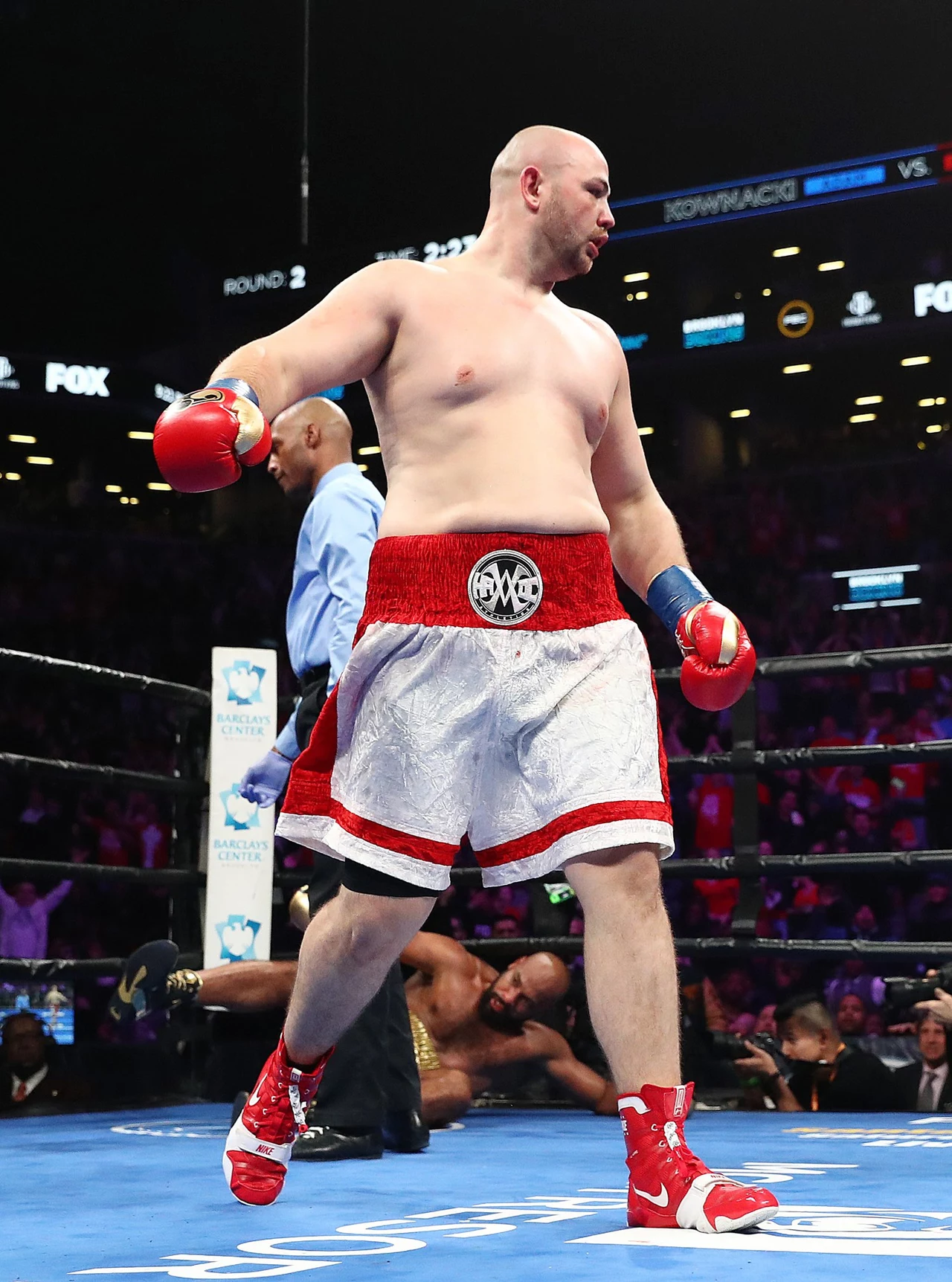 Efektownym zwycięstwem w hali Barclays Center na Brooklynie Polak ugruntował swoją pozycję w elicie wagi ciężkiej. Jednak na mistrzowską szansę jeszcze musi poczekać. Efektownym zwycięstwem w hali Barclays Center na Brooklynie Polak ugruntował swoją pozycję w elicie wagi ciężkiej. Jednak na mistrzowską szansę jeszcze musi poczekać.