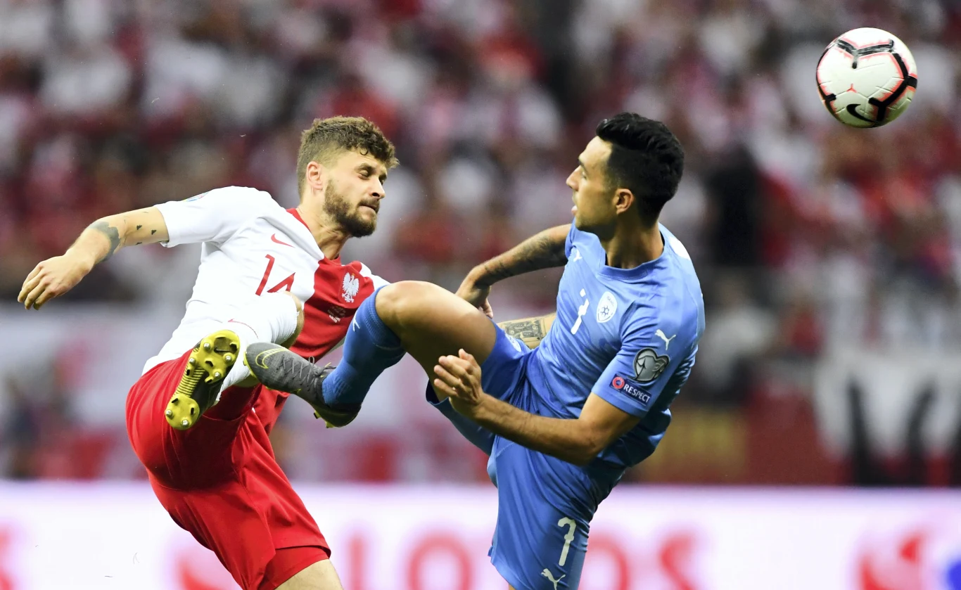 Mateusz Klich (z lewej) i Eran Zahavi Mateusz Klich (z lewej) i Eran Zahavi