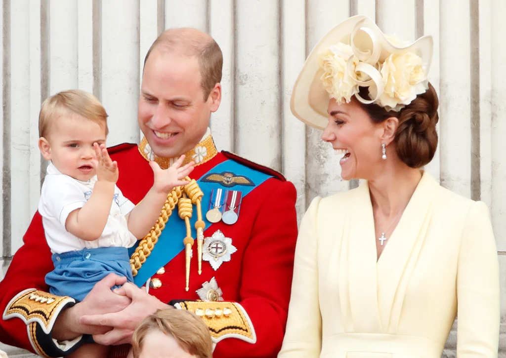 Książę William i księżna Kate z księciem Louisem