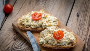 Zrób do kanapek zamiast pasty jajecznej. W PRL-u wszyscy się nią zajadali