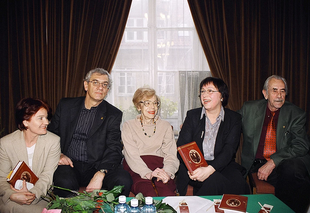 Rodzina Kobuszewskich - Zborowskich na prezentacji książki "Humor w genach", rok 2003