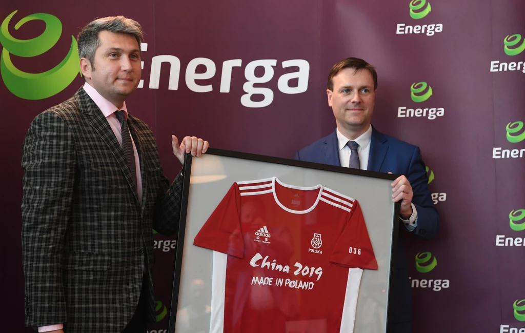 Prezes Polskiego Związku Koszykówki Radosław Piesiewicz (z lewej) i p.o. prezesa zarządu Energa SA Grzegorz Ksepko Prezes Polskiego Związku Koszykówki Radosław Piesiewicz (z lewej) i p.o. prezesa zarządu Energa SA Grzegorz Ksepko