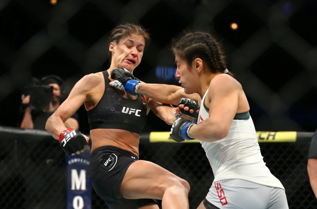 Karolina Kowalkiewicz (z lewej) w walce z Aleksą Grasso Karolina Kowalkiewicz (z lewej) w walce z Aleksą Grasso