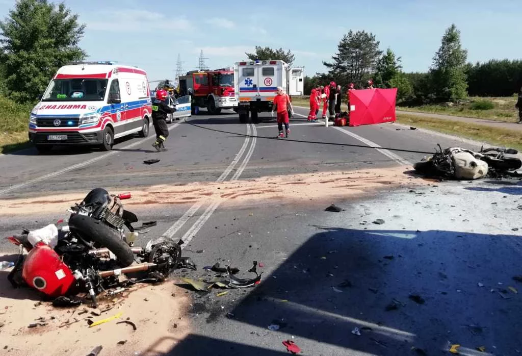 Czołowe zderzenie motocyklistów. Obaj zginęli