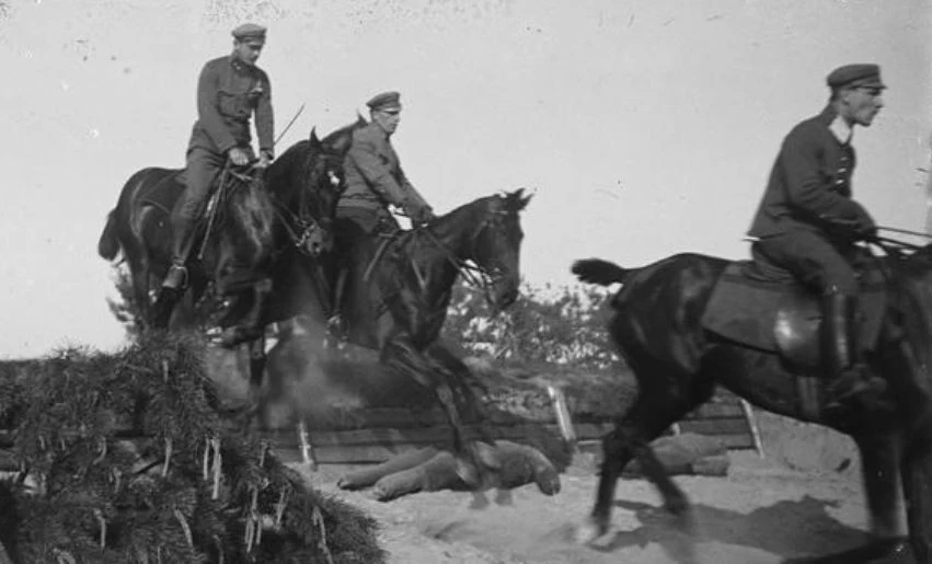 Ćwiczenia ułanów 2 pułku przed wyruszeniem na front w 1920 roku