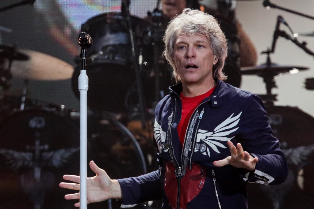 Jon Bon Jovi z kolegami z zespołu Bon Jovi w lipcu zagra w Warszawie Jon Bon Jovi z kolegami z zespołu Bon Jovi w lipcu zagra w Warszawie
