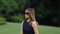 Wysokie szpilki to must have Melanii Trump. Nawet jeśli mają później wpadać w trawę, fot. AP/Associated Press/East News