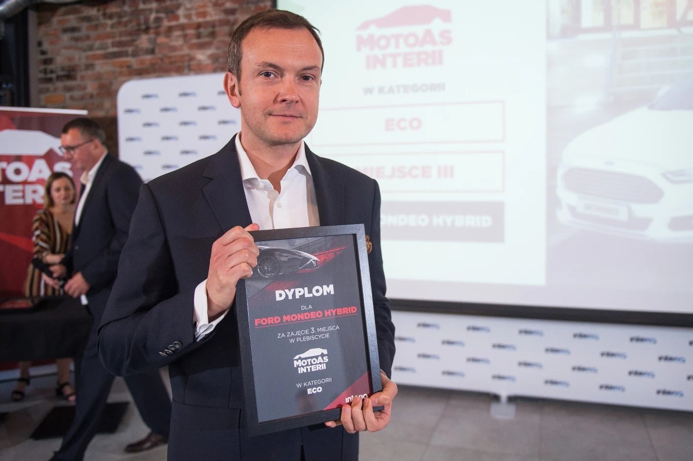 Miejsce 3 w kategorii Eco - Ford Mondeo Hybrid Mariusz Jasiński Miejsce 3 w kategorii Eco - Ford Mondeo Hybrid Mariusz Jasiński