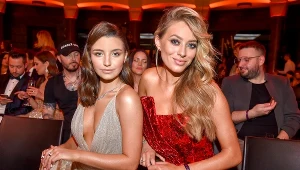Udział w konkursie na najpiękniejszą Polkę otworzył młodej modelce drzwi do telewizyjnej kariery (na zdjęciu z Julią Wieniawą)